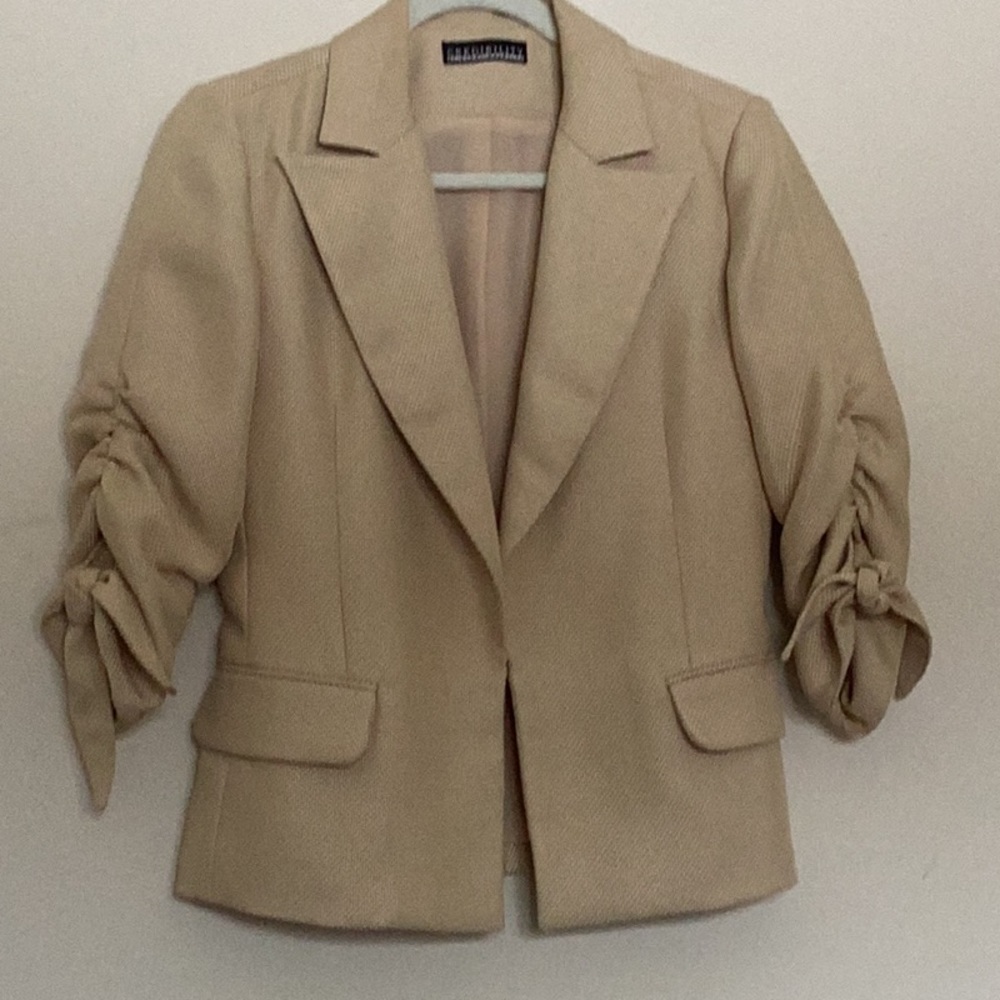 Credibility 3/4 sleeve Beige/White tweed Blazer with hook & eye front closure.